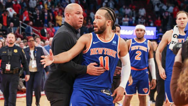 Jalen Brunson reacts angrily after a bad call
